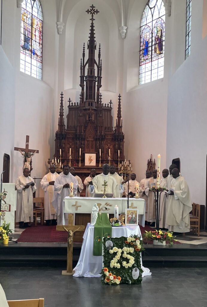 Messe Abbé Raymond Ubemu